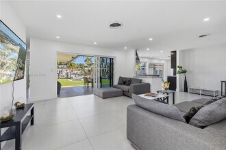 1709 SW 5th Pl in Fort Lauderdale, FL - Building Photo - Building Photo