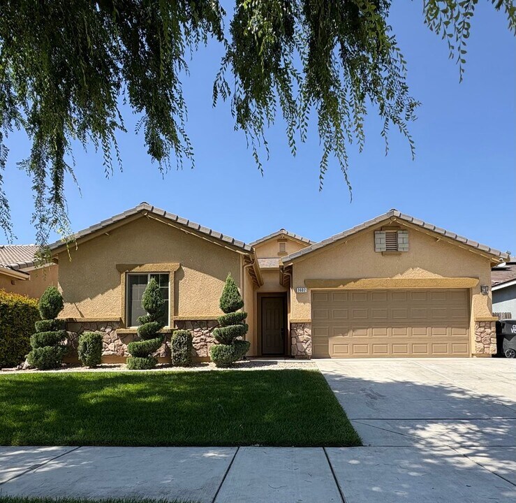 3602 W Sweet Ave in Visalia, CA - Building Photo