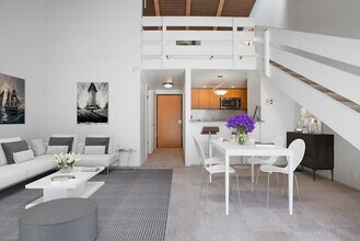 The Lofts at Pinehurst in Ventura, CA - Foto de edificio - Building Photo