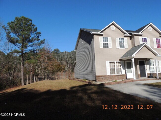 1203 Pueblo Dr in Jacksonville, NC - Foto de edificio - Building Photo