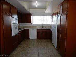 1554 Silver Mesa Way in Las Vegas, NV - Building Photo - Building Photo