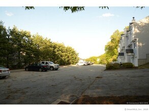 310 Boston Post Rd in Waterford, CT - Building Photo - Building Photo