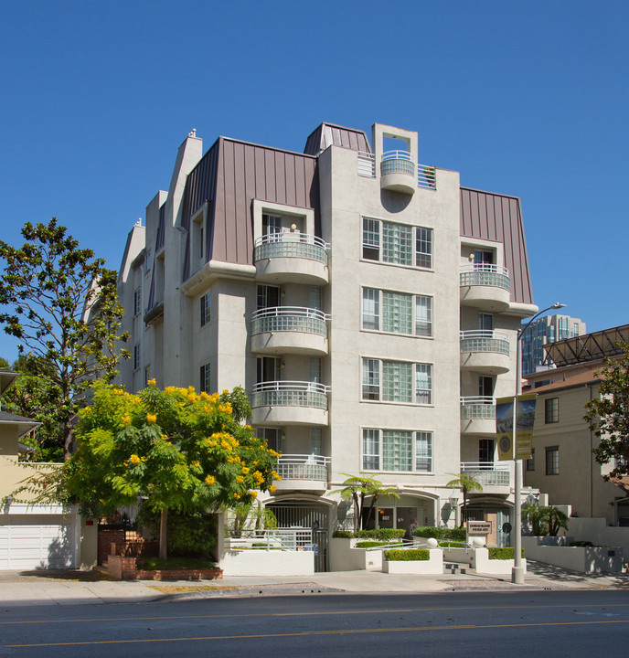 Chateau Hilgard in Los Angeles, CA - Building Photo