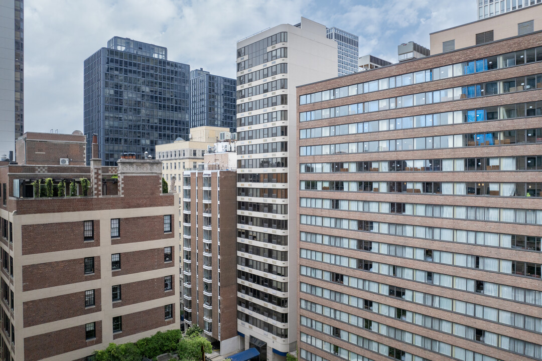 221 E Walton Plz in Chicago, IL - Foto de edificio