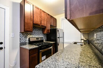1034 Dempster St in Chicago, IL - Building Photo - Building Photo