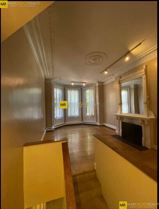 275 Beacon St, Unit 1A in Boston, MA - Building Photo