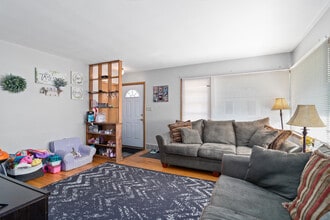 605 N Main St in Thiensville, WI - Building Photo - Building Photo