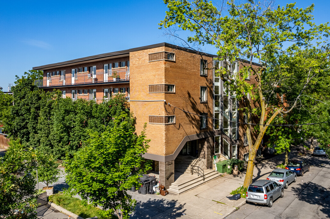 6530 Boyer in Montréal, QC - Building Photo