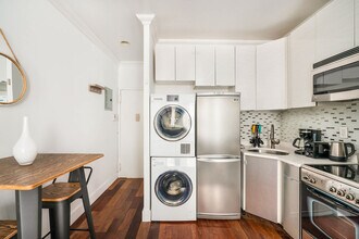 241 E 24th St in New York, NY - Building Photo - Building Photo