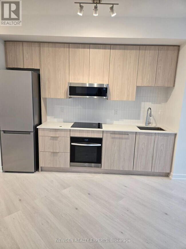 2501 Saw Whet Blvd. in Oakville, ON - Building Photo - Building Photo