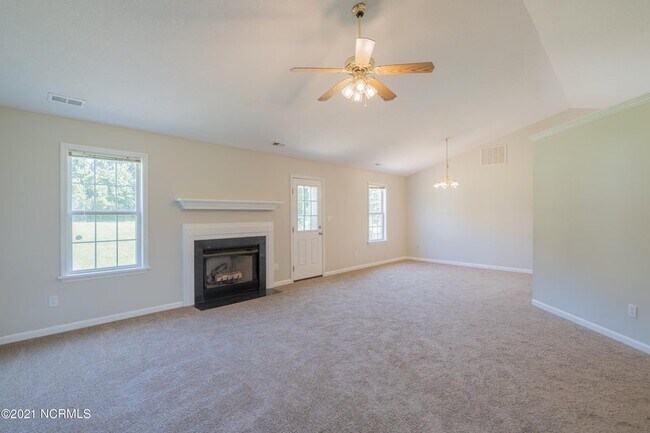 210 Brookstone Way in Jacksonville, NC - Building Photo - Building Photo