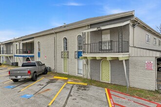 Parkgreen on Gessner in Houston, TX - Building Photo - Building Photo