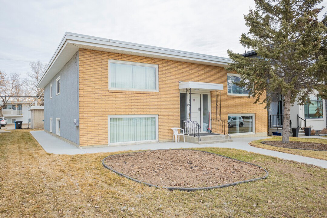 1108 15 Av NE in Calgary, AB - Building Photo