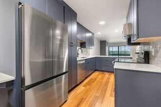 4926 S Corbett Ave in Portland, OR - Building Photo - Building Photo