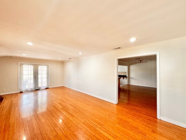 110 Catalina St in Los Angeles, CA - Building Photo - Building Photo