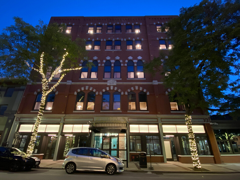 Red Oak at 83 Hanover Street in Manchester, NH - Foto de edificio