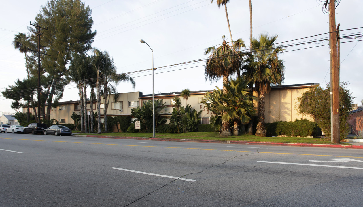 6335 Whitsett Apartments in North Hollywood, CA - Building Photo