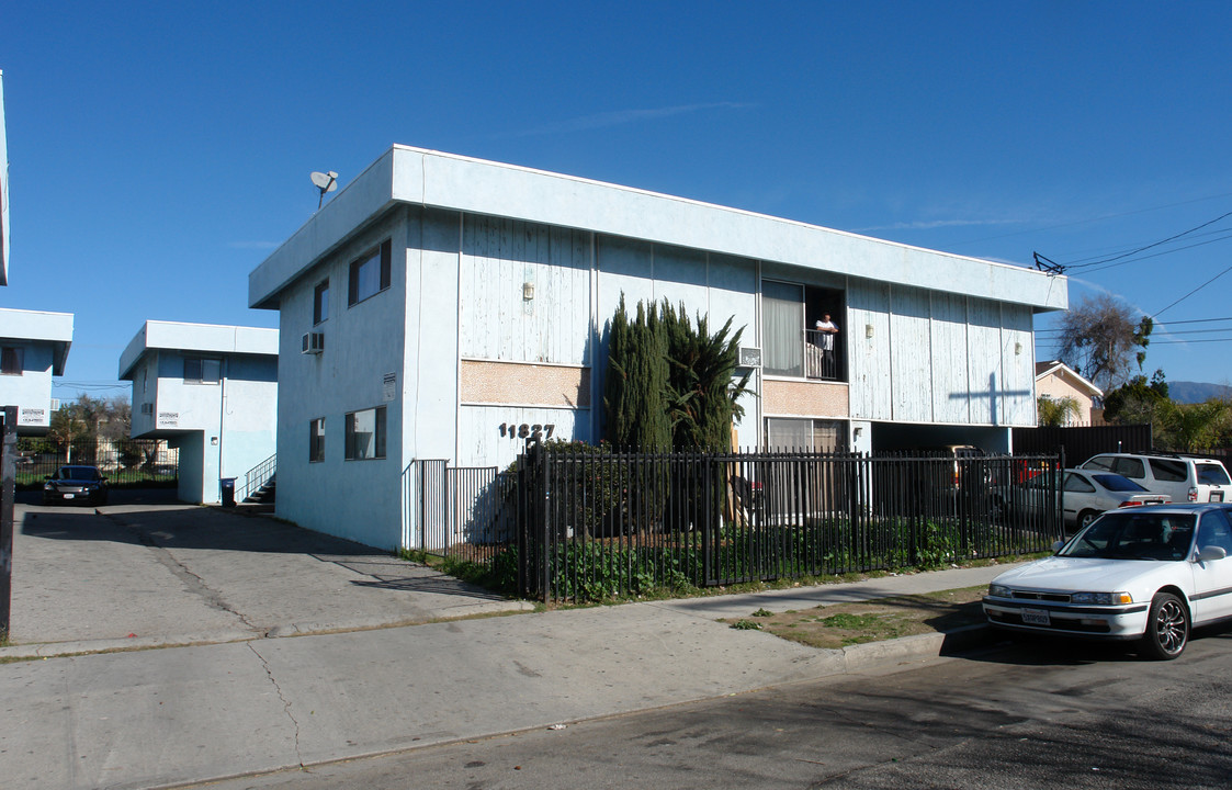 11827-11833 Valerio St in North Hollywood, CA - Building Photo