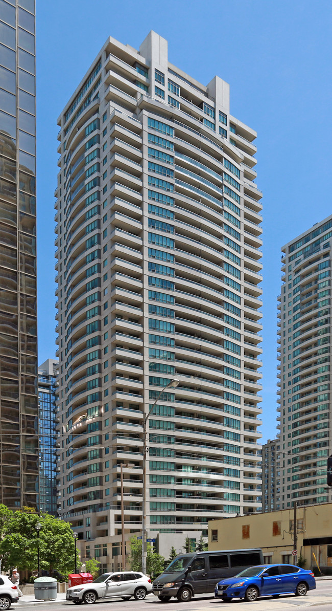 Platinum Towers in Toronto, ON - Building Photo - Building Photo