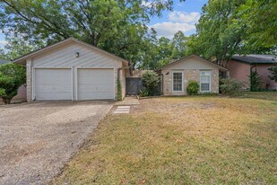 10103 Woodland Village Dr in Austin, TX - Building Photo