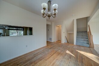 5481 Vantage Point Rd in Columbia, MD - Foto de edificio - Building Photo