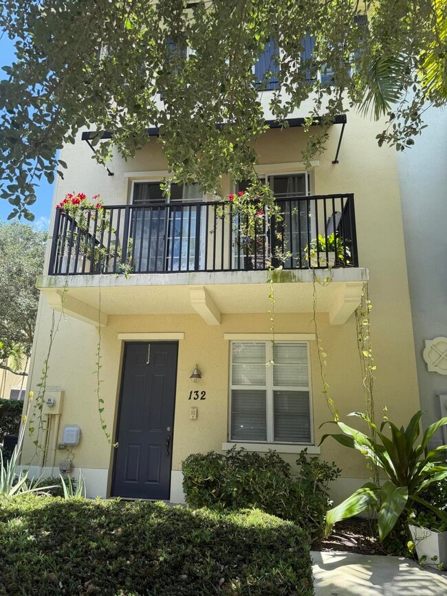property at 132 Greenwich Cir