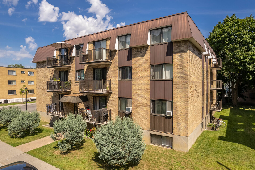 2875 Des Trinitaires Boul in Montréal, QC - Building Photo