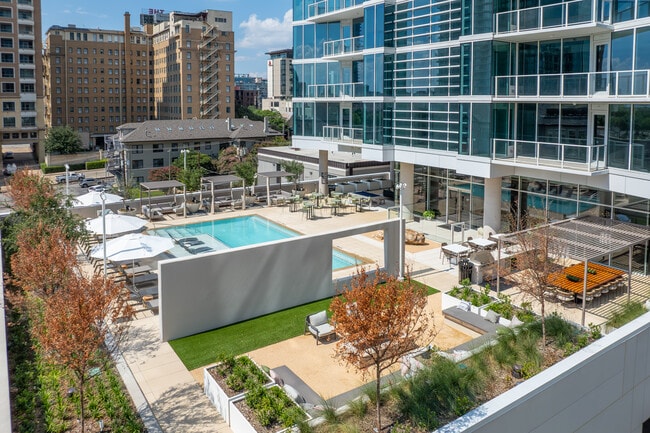 2811 Maple in Dallas, TX - Foto de edificio - Building Photo
