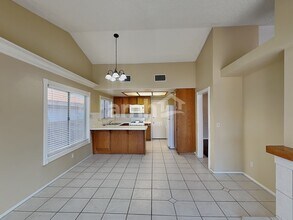 379 Bradford Dr in Henderson, NV - Building Photo - Building Photo