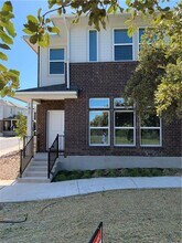 605 W South St in Leander, TX - Foto de edificio - Building Photo
