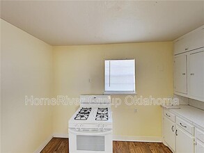215 E Hayes St in Norman, OK - Building Photo - Building Photo