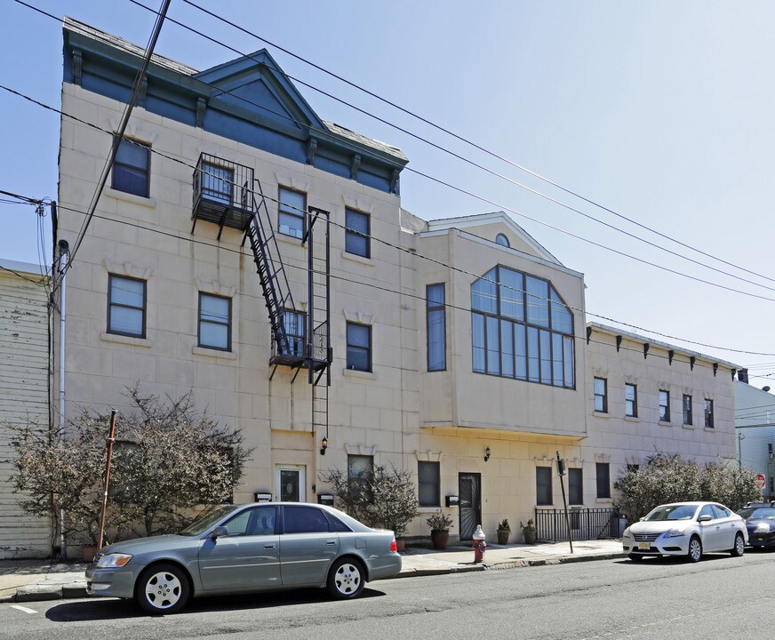 82 Beacon Ave in Jersey City, NJ - Building Photo