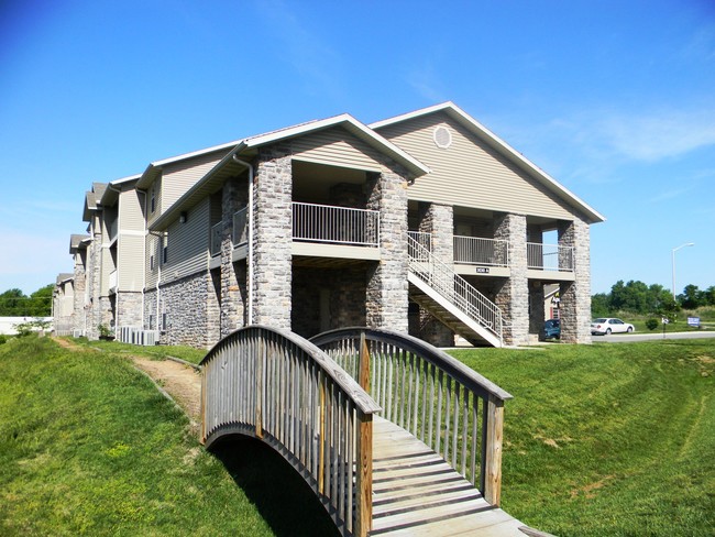 Golden Pond in Springfield, MO - Building Photo - Building Photo