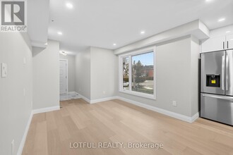 459 Tweedsmuir Ave in Ottawa, ON - Building Photo - Building Photo