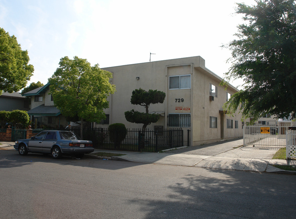 729 N Kingsley Dr in Los Angeles, CA - Building Photo