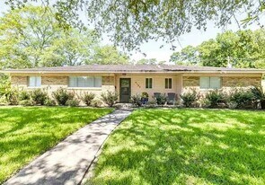 2125 Shady Ln in Beaumont, TX - Building Photo