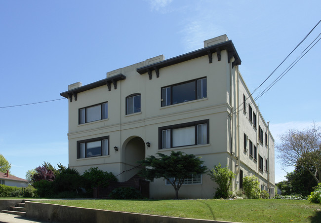 635 Alhambra St in Crockett, CA - Building Photo - Building Photo