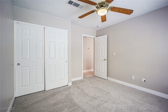 10413 Mountain Lodge Pl in Las Vegas, NV - Building Photo - Building Photo