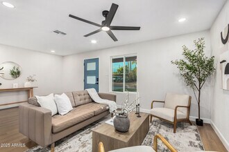 6413 E Holly St in Scottsdale, AZ - Building Photo - Building Photo