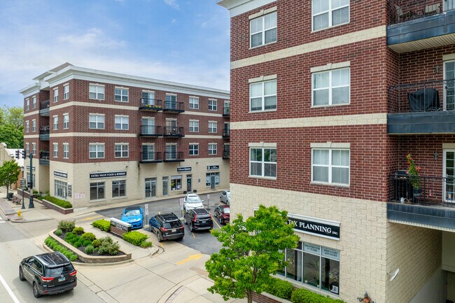 Lake Center Plaza in Grayslake, IL - Foto de edificio - Building Photo