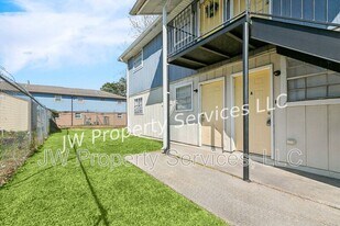 204 Wilker Neal Ave in River Ridge, LA - Building Photo