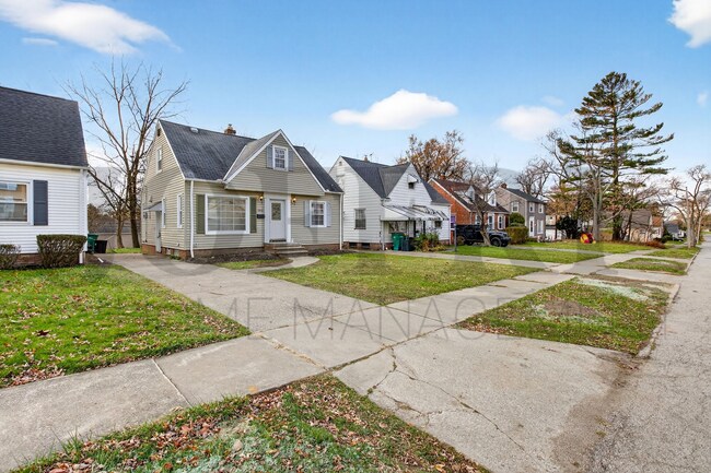 19410 Nitra Ave in Maple Heights, OH - Building Photo - Building Photo