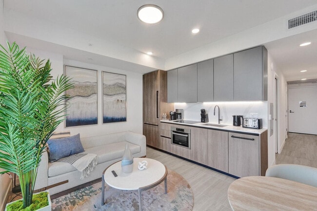 580 72nd St in Miami Beach, FL - Foto de edificio - Building Photo