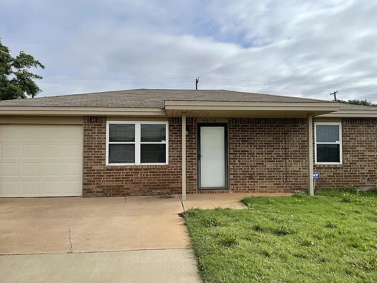 4616 Erskine St in Lubbock, TX - Building Photo