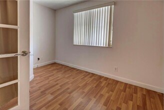 4952 N Hemingway Cir in Margate, FL - Building Photo - Building Photo