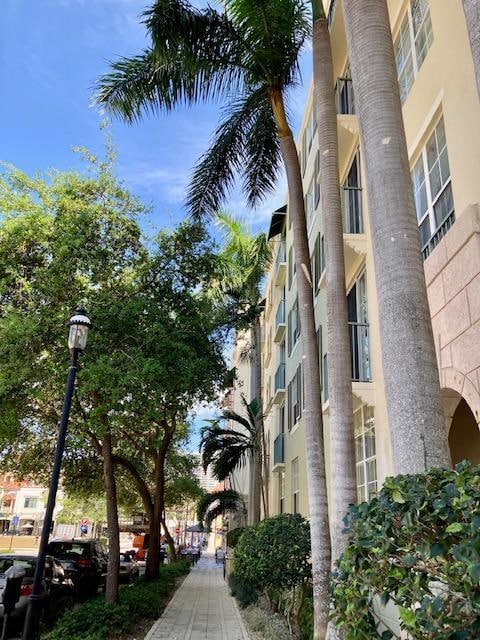 property at 630 S Sapodilla Ave