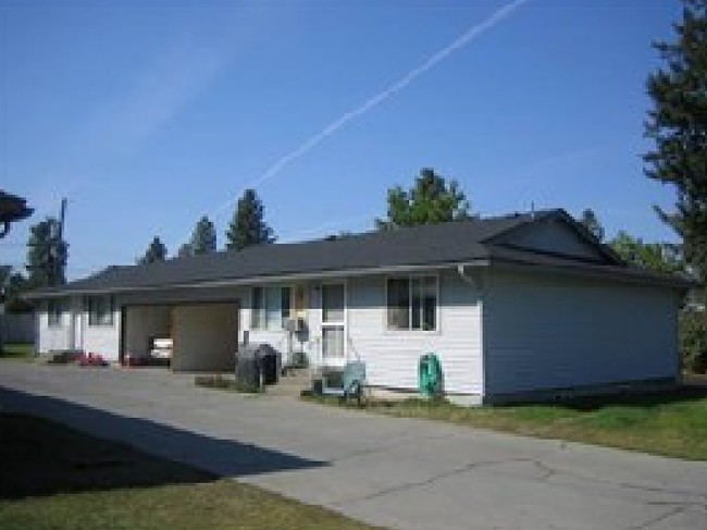 5929-5933 N Lacey St in Spokane, WA - Building Photo - Building Photo