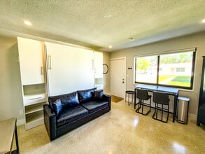 47 NE 16th Pl in Fort Lauderdale, FL - Building Photo - Building Photo