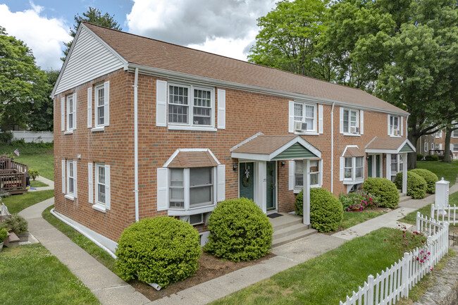 Sunnyridge Condominiums in Fairfield, CT - Building Photo - Building Photo