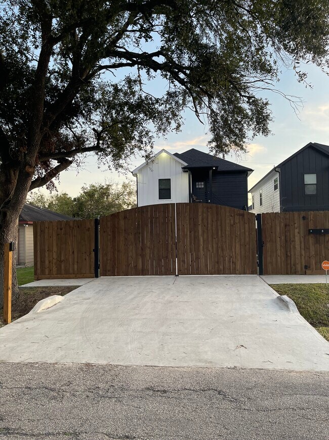 5010 Wilmington St in Houston, TX - Building Photo - Building Photo